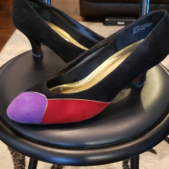 Shoes - Picture 4 of 5